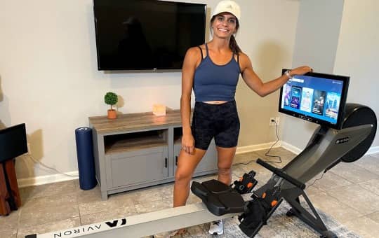 fit healthy momma with aviron rower