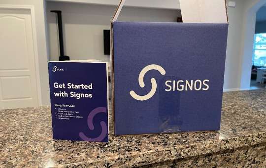 signos brand logo on cgm delivery box