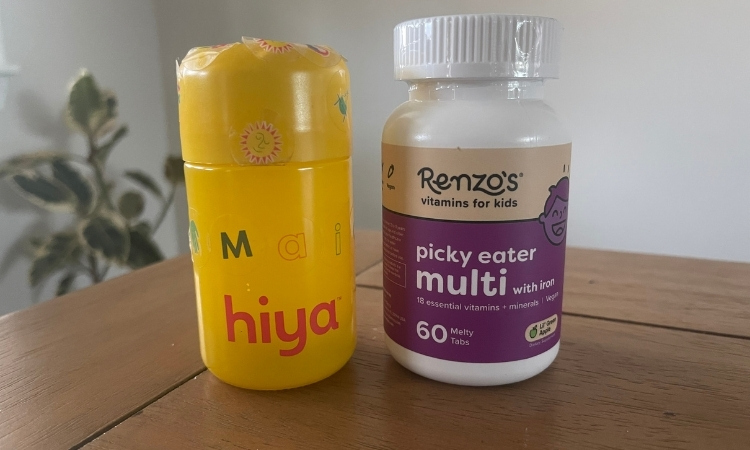 hiya and renzo kids vitamins together